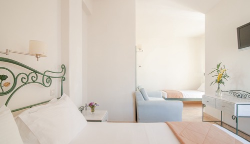 Chambre Triple, balcon (Old Harbour View & Garden View)