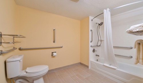 Chambre, 1 très grand lit, accessible aux personnes à mobilité réduite, non-fumeurs