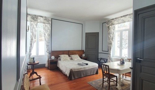 Chambre Double, salle de bains attenante