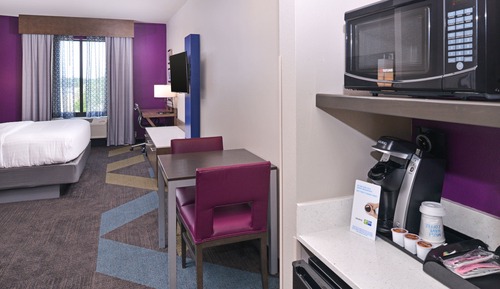 Suite, 1 très grand lit et 1 canapé-lit (Communication Accessible)