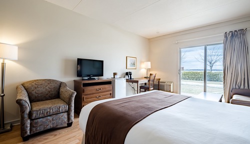 Chambre Double Classique, 1 grand lit et 1 canapé-lit