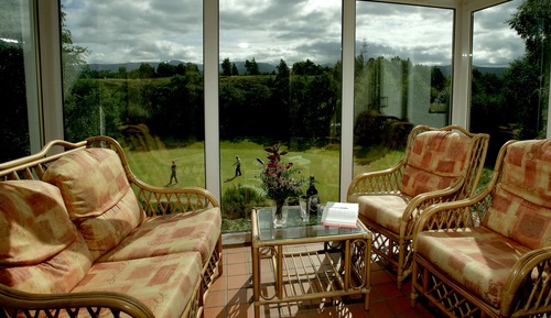 Spacious Extra Three Bedroom Apartment ( Log Fire)