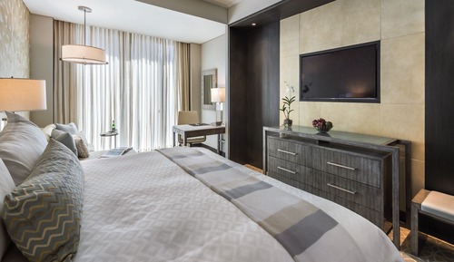 Chambre Classique, 1 très grand lit, vue piscine