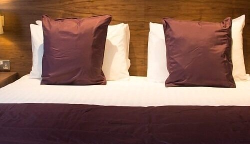 Chambre Double, salle de bains attenante (Disabled Friendly)