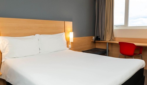 Chambre, 1 lit double, accessible aux personnes à mobilité réduite