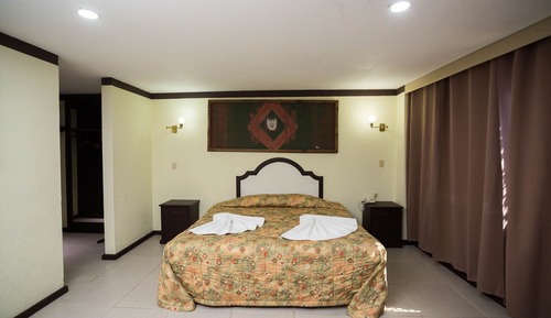 Chambre, 1 très grand lit