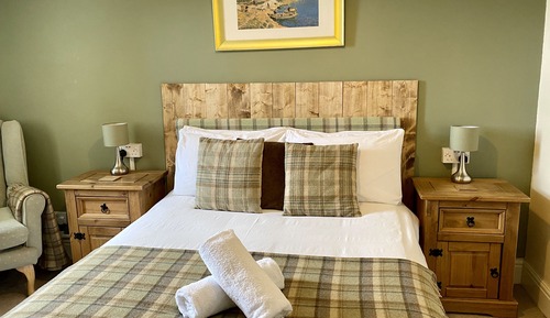 Chambre Double, salle de bains attenante