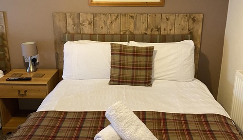 Suite, salle de bains attenante (1 X Double & 2 X Single)