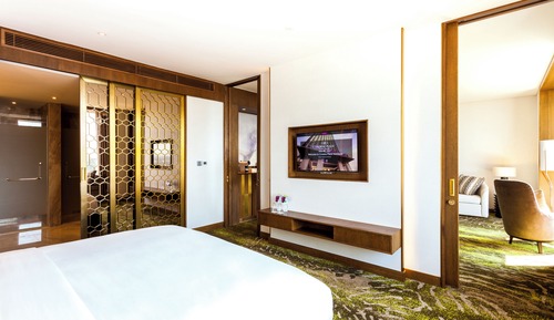 Suite, 1 très grand lit, accessible aux personnes à mobilité réduite (Top Floor)