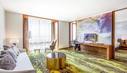 Suite, 1 très grand lit, vue piscine (Top Floor)