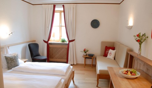 Chambre Double Confort, 1 très grand lit et 1 canapé-lit