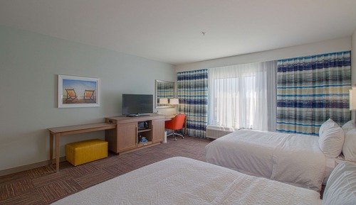 Chambre, 2 grands lits, accessible aux personnes à mobilité réduite, non-fumeurs (w/ bathtub)