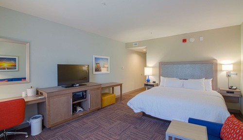 Chambre, 1 très grand lit et 1 canapé-lit, non-fumeurs, réfrigérateur et four à micro-ondes