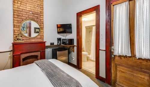 Chambre, salle de bains privée (The Jazz Fest Room)