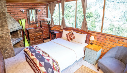 Chambre Double Confort, 1 lit double, salle de bains commune, vue ville