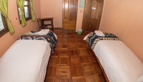 Chambre avec lits jumeaux, 2 lits une place, coin cuisine, vue jardin (Baño Compartido)
