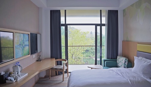 Chambre Standard, 1 très grand lit, balcon, vue fleuve
