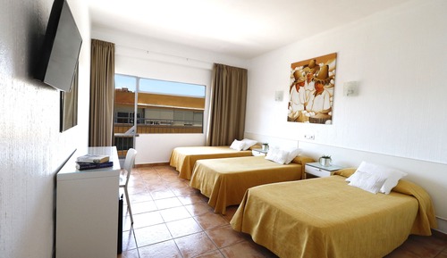 Chambre Triple, balcon