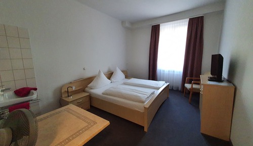 Chambre Double, salle de bains commune