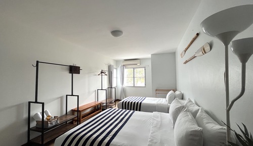 Triple Room 1 Queen & 1 Twin Bed