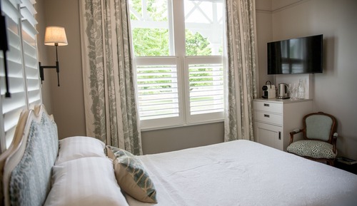 Chambre Classique, 1 grand lit, non-fumeurs, vue jardin