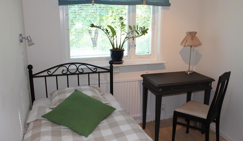 Chambre Simple Standard, 1 lit une place, salle de bains commune, vue jardin