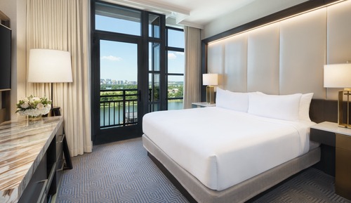 Suite Junior, 1 très grand lit, balcon, vue fleuve (Juliet Balcony)