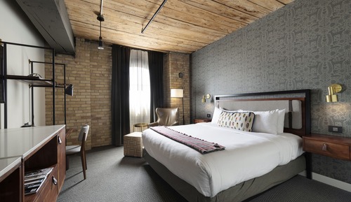 Chambre, 1 très grand lit