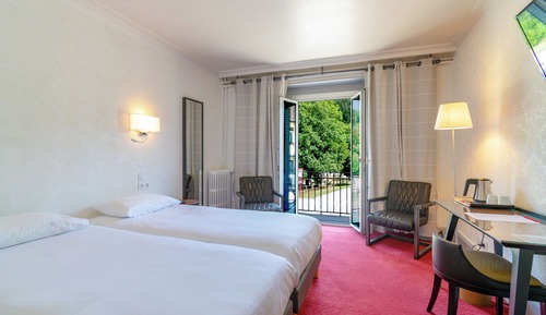 Chambre avec lits jumeaux, balcon, côté forêt