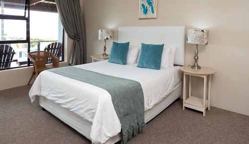 Chambre Deluxe, balcon, vue partielle sur la mer