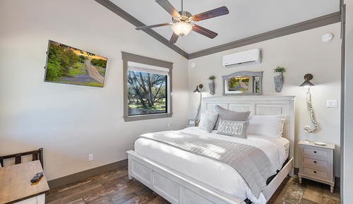 Comfort Cabin (Not Pet-friendly)