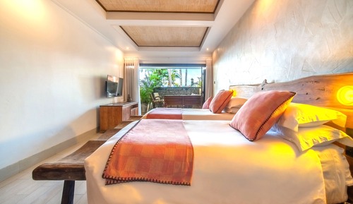 Chambre Deluxe, vue partielle sur l'océan