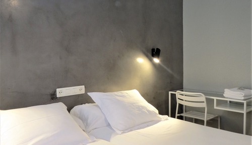 Chambre avec lits jumeaux, salle de bains privée