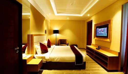 Luxury Suite, 1 King Bed, Park View