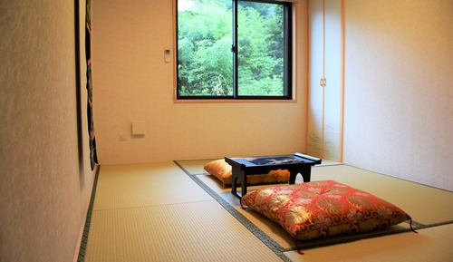 Chambre Tradition, salle de bains commune (Japanese Style)