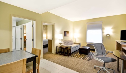 Suite, 1 très grand lit, non-fumeurs (mob/hearing acc w/ roll-in shower)