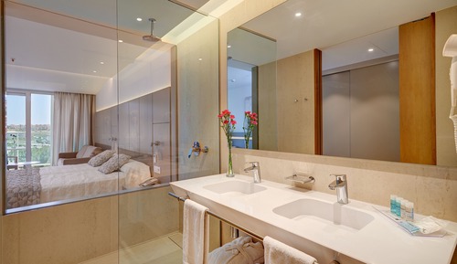 Chambre Double, balcon, vue piscine