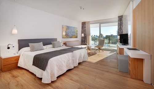 Chambre Double, balcon, vue piscine