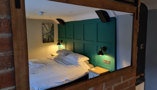 Chambre Double, salle de bains attenante (Green Room)