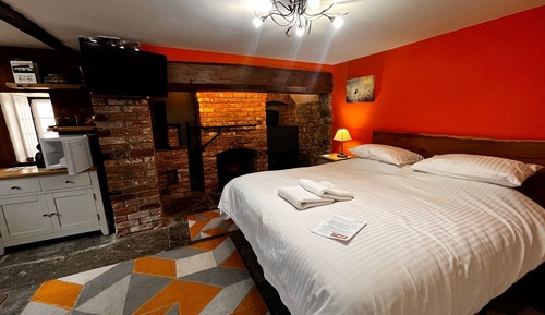 Chambre Double, salle de bains attenante (Copper Room)