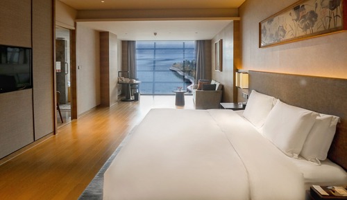 Chambre Standard, 1 très grand lit, vue lac