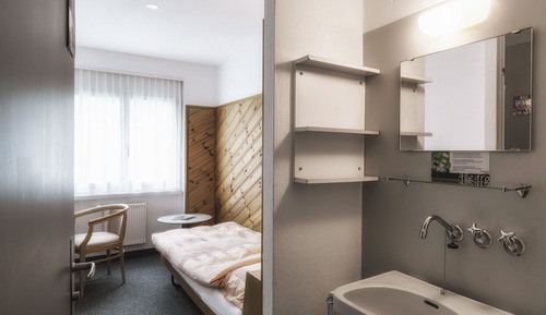Chambre Simple, 1 lit une place, salle de bains commune