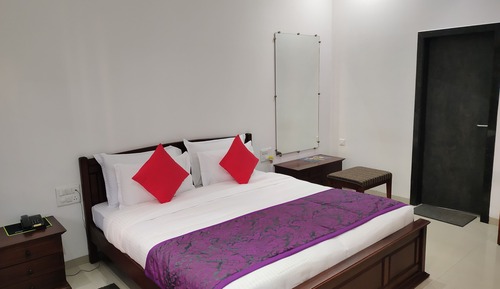 Chambre Double Confort, 1 très grand lit, balcon, vue jardin