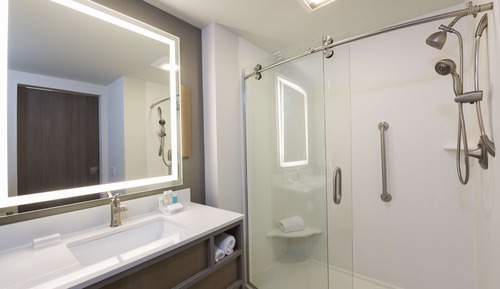 Chambre, 2 grands lits, accessible aux personnes à mobilité réduite, non-fumeurs (hearing acc)