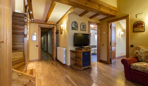 Suite Familiale, 2 chambres, bain à remous, dans la tour