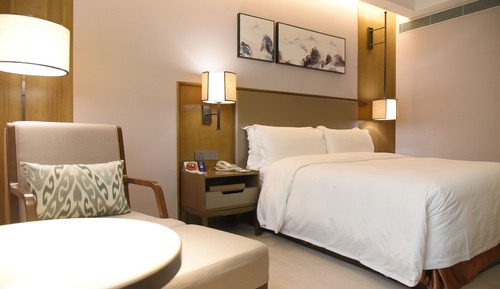 Chambre, 1 très grand lit, accessible aux personnes à mobilité réduite