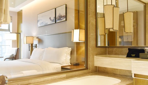 Chambre Simple Supérieure, 1 très grand lit