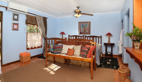 Chambre Confort, 1 chambre (Twin bedded room: Blue Crane)