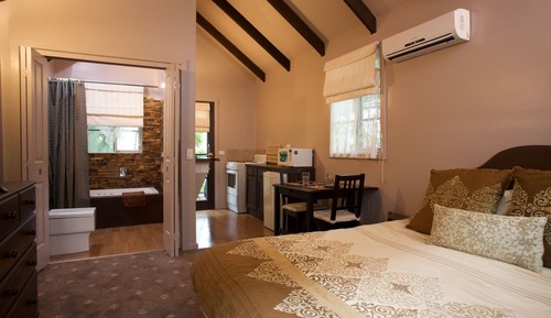 Cottage Romantique (Charmed Cabin)