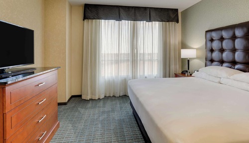 Suite, 1 très grand lit et 1 canapé-lit, accessible aux personnes à mobilité réduite (2 Rooms, Tub)